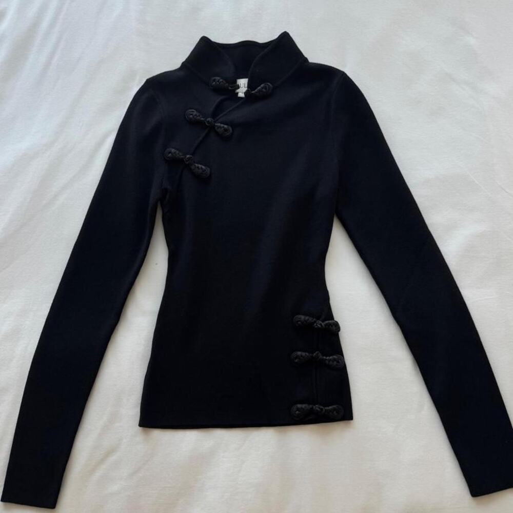 Black saulee oriental styled ong sleeve ribbed top with button detail